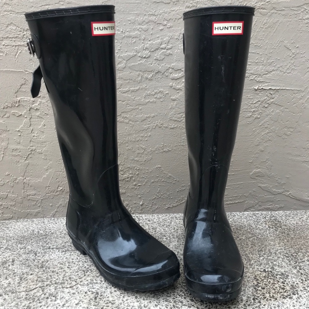 Hunter “Huntress” women’s wide calf rainboot.